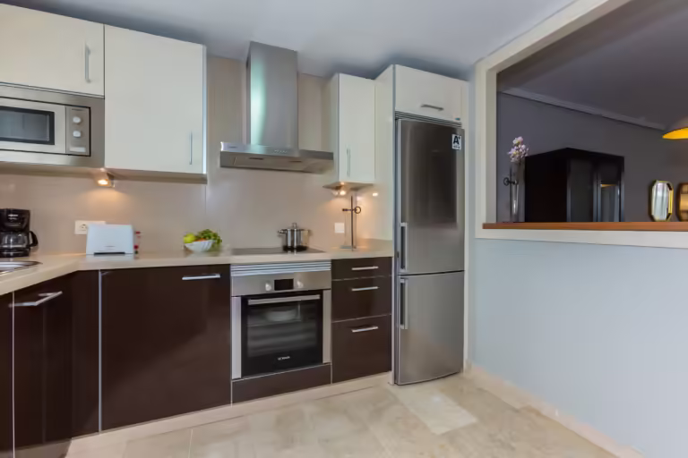 Schellhammer Businesss School Accommodation at ONA Valle Romano in Estepona Open Kitchen